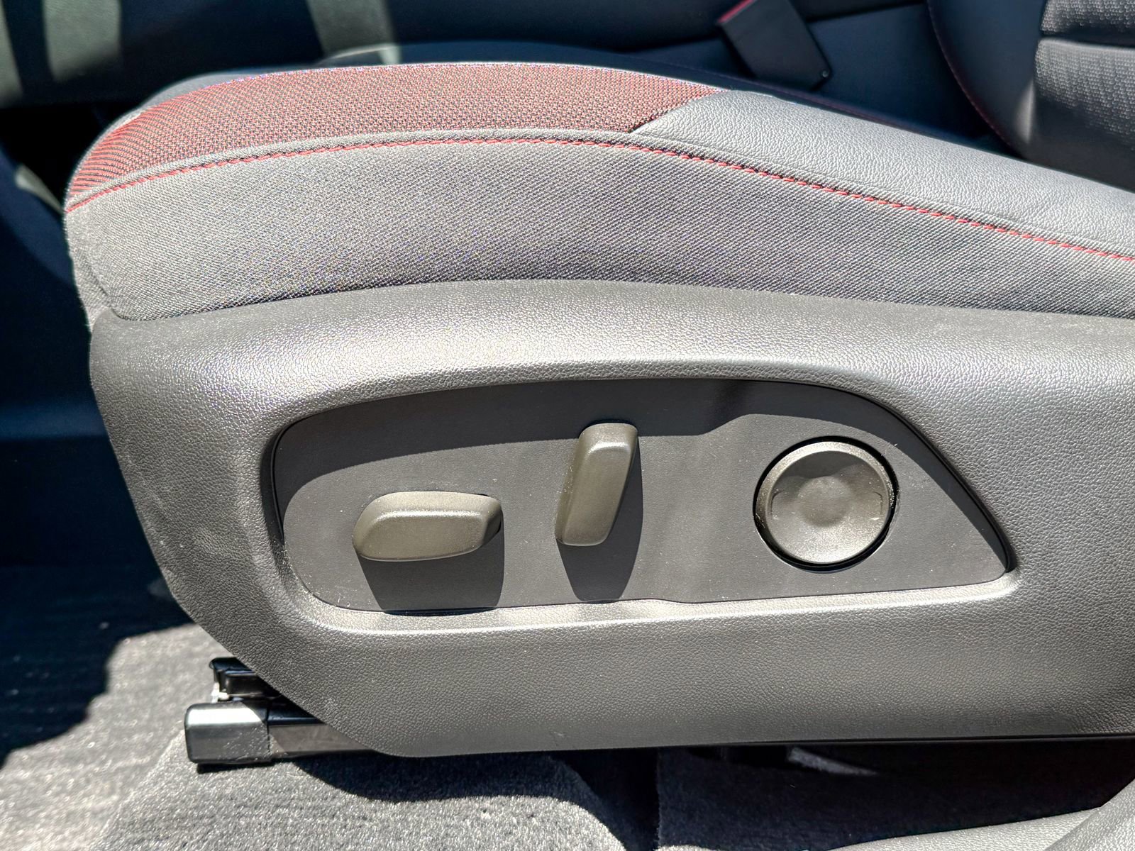 Used 2025 Chevrolet Equinox RS w/ Convenience Package III AWD/4WD image 19