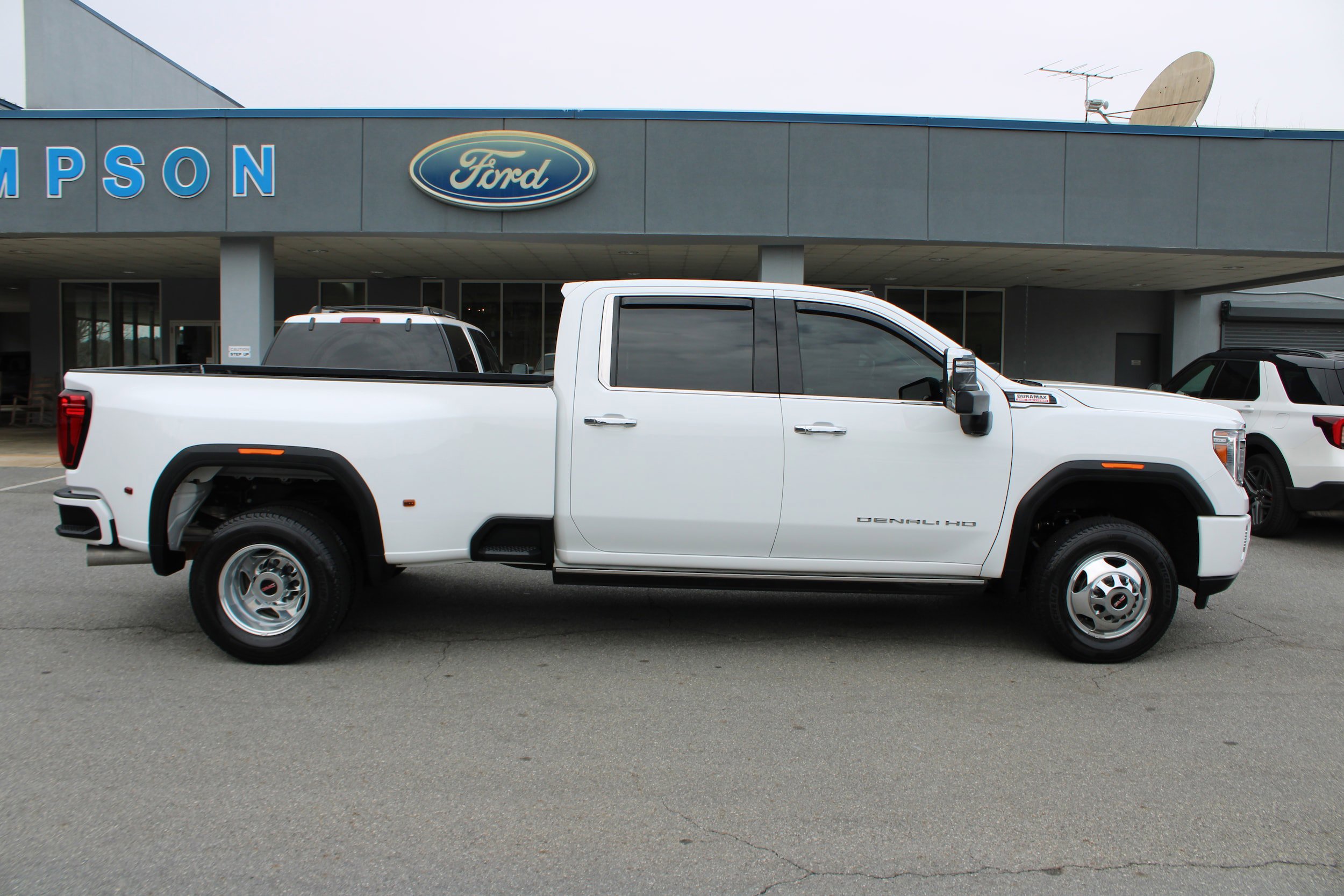 Used 2022 GMC Sierra 3500 Denali w/ Denali Ultimate Package image 2