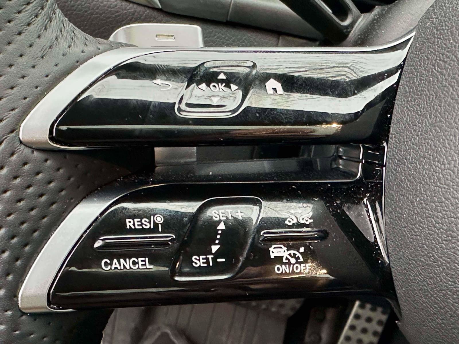 Used 2025 Mercedes-Benz GLC 300 4MATIC image 19