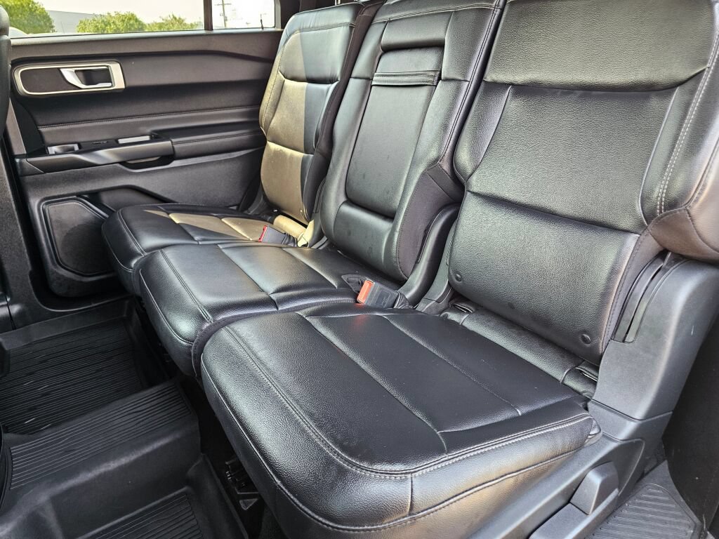 Used 2020 Ford Explorer XLT w/ Equipment Group 202A AWD/4WD image 20