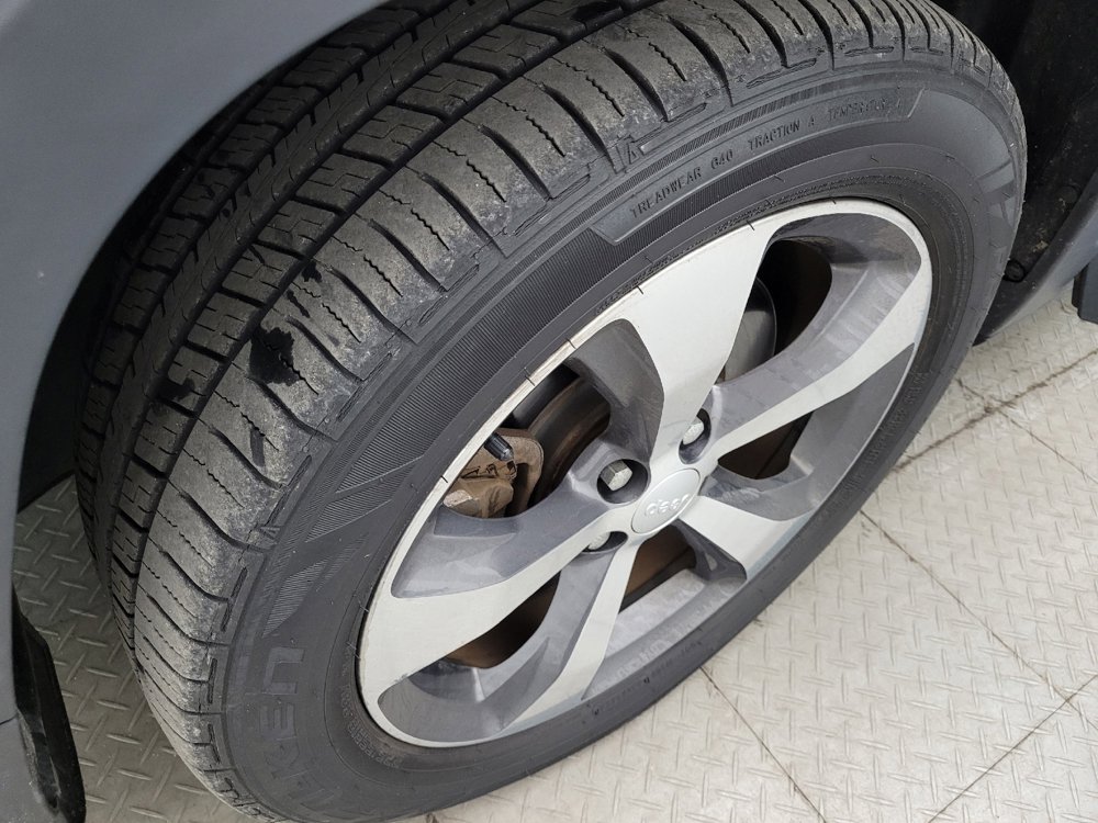 Used 2019 Jeep Cherokee Limited image 31