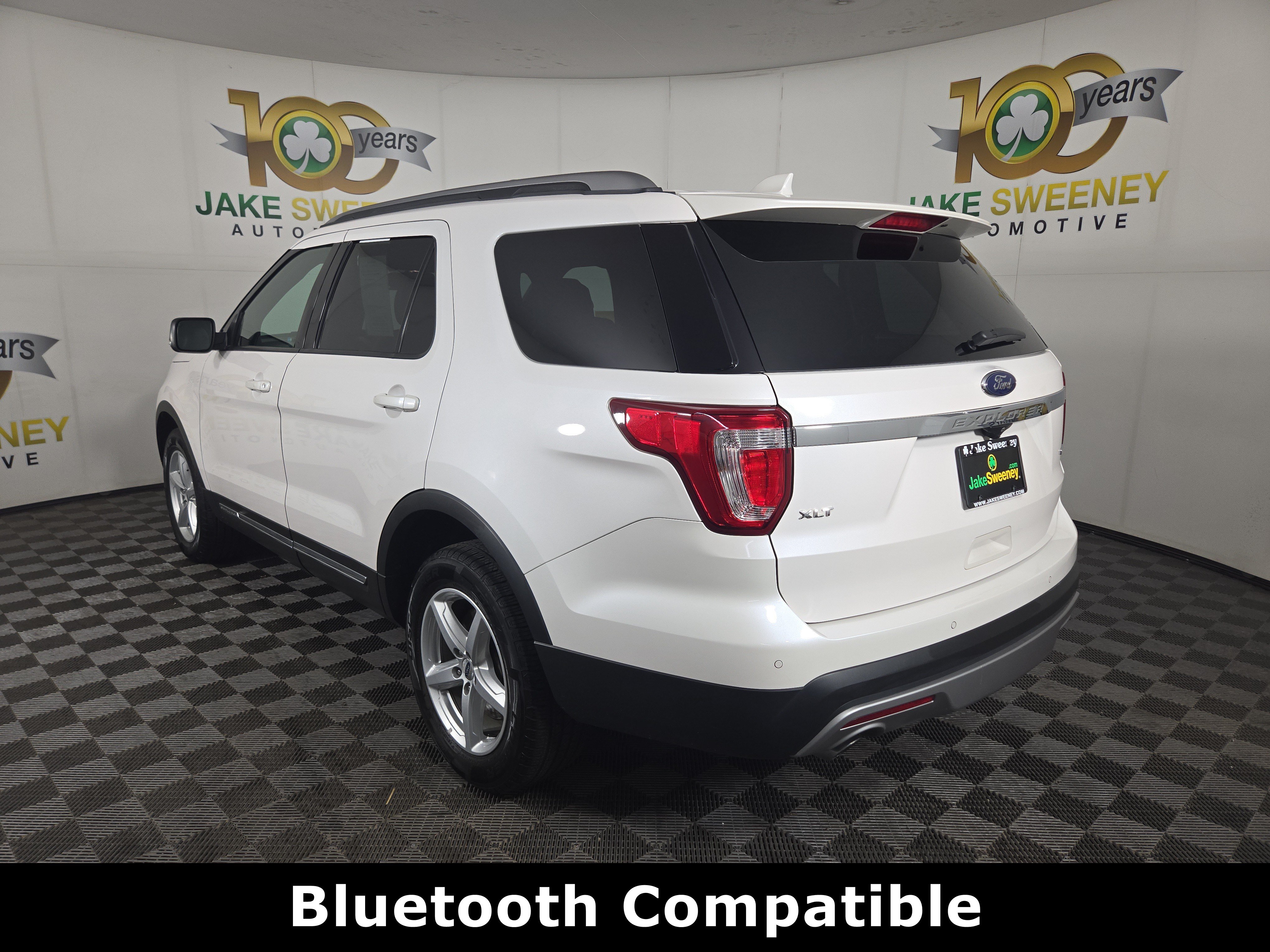 Used 2017 Ford Explorer XLT w/ Equipment Group 202A AWD/4WD image 6