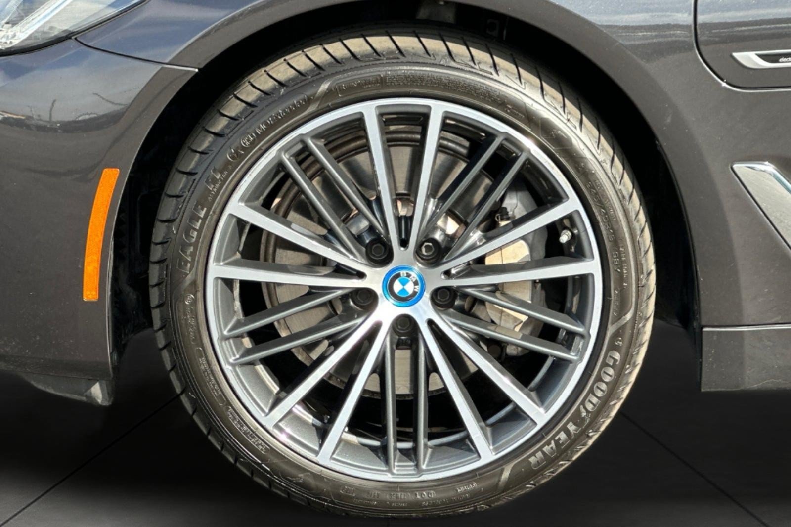 Used 2023 BMW 530e xDrive w/ Premium Package AWD/4WD image 25