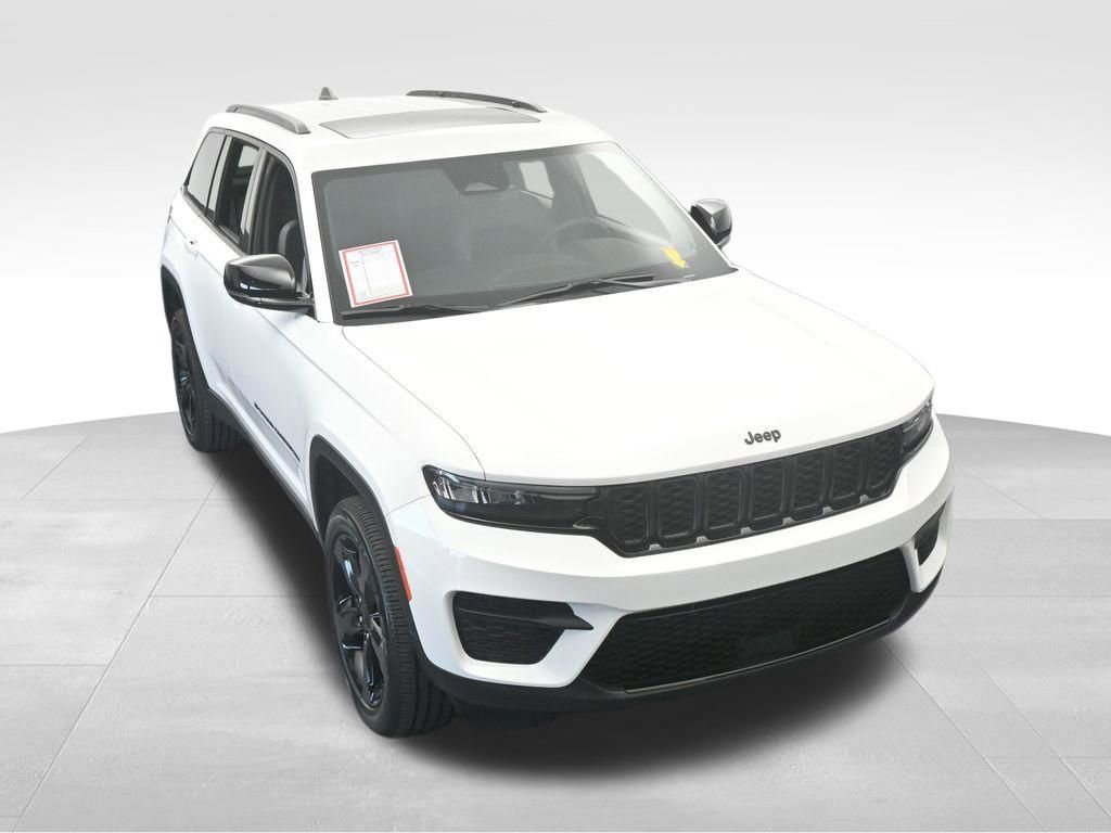 Used 2025 Jeep Grand Cherokee Altitude image 54