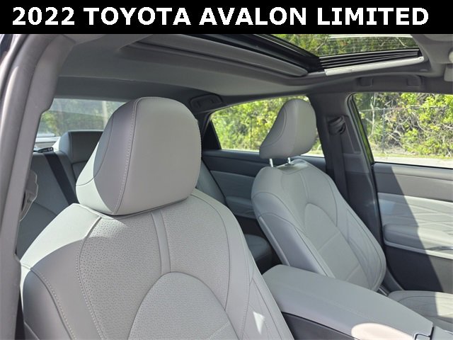 Used 2022 Toyota Avalon Limited image 11