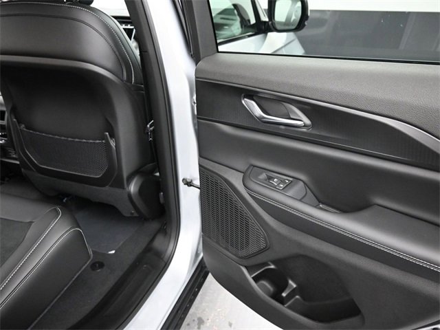 New 2025 Jeep Grand Cherokee Altitude image 18