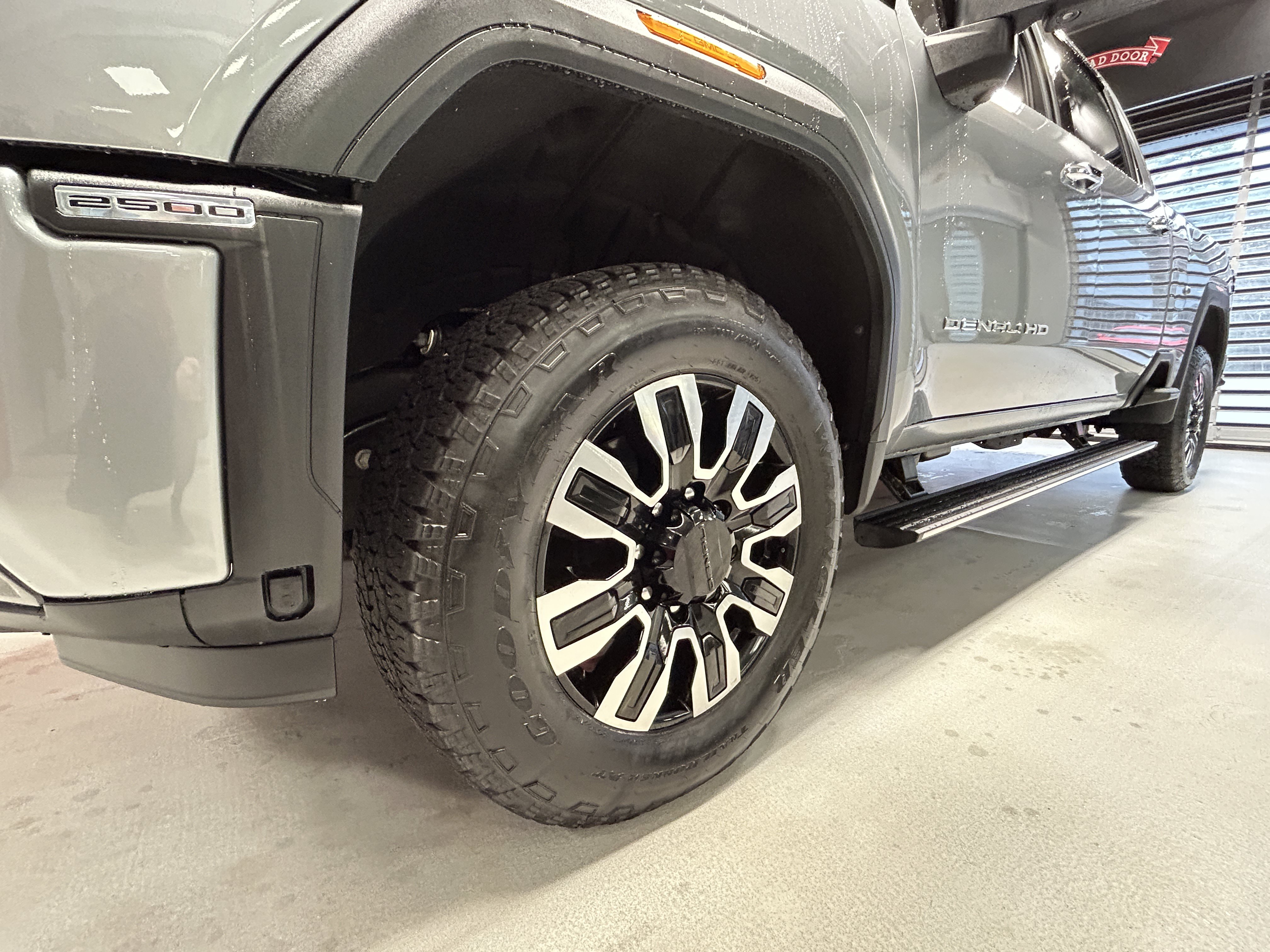Used 2025 GMC Sierra 2500 Denali Ultimate AWD/4WD image 17
