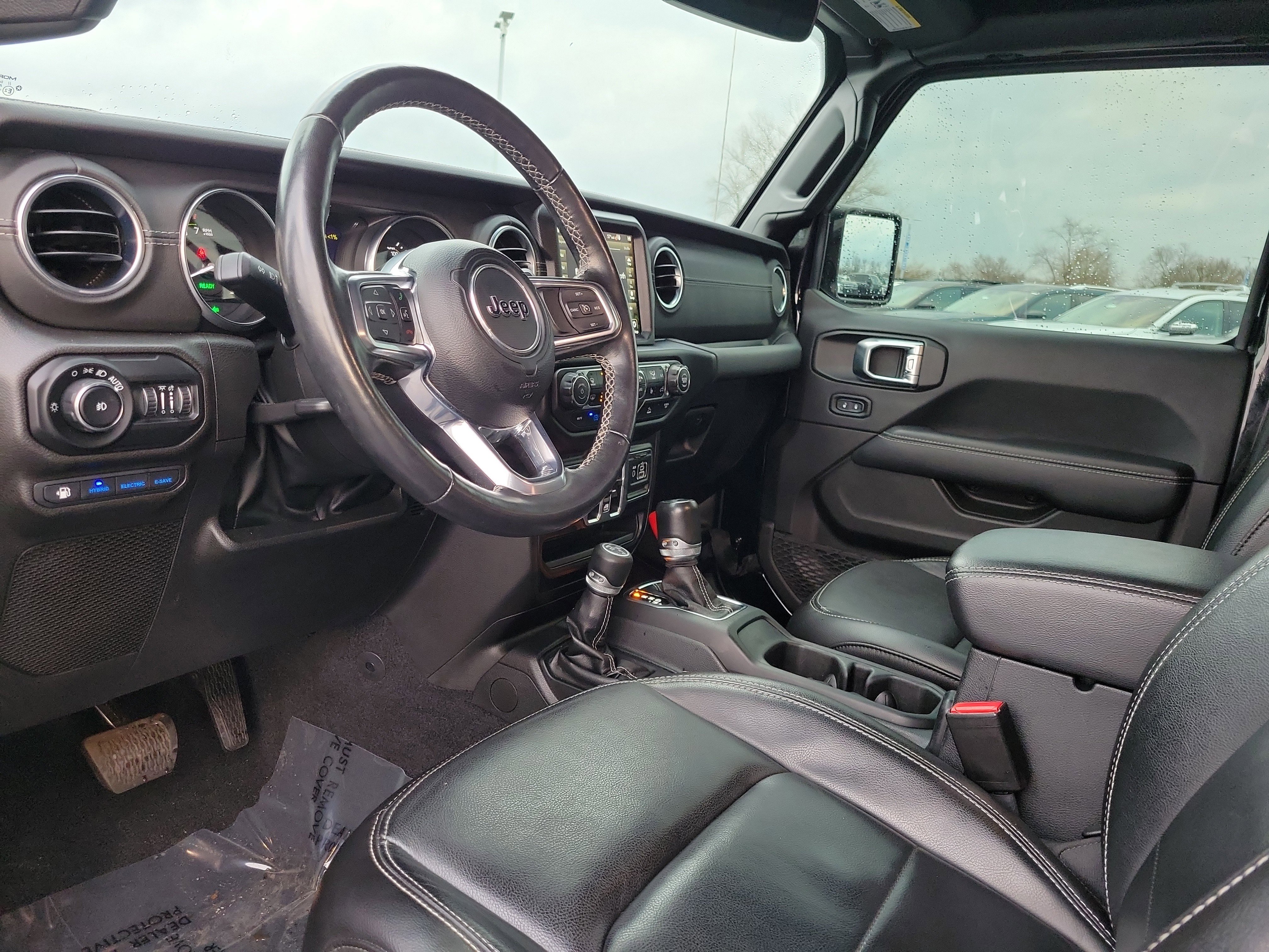 Used 2022 Jeep Wrangler Unlimited Sahara w/ Cold Weather Group image 19