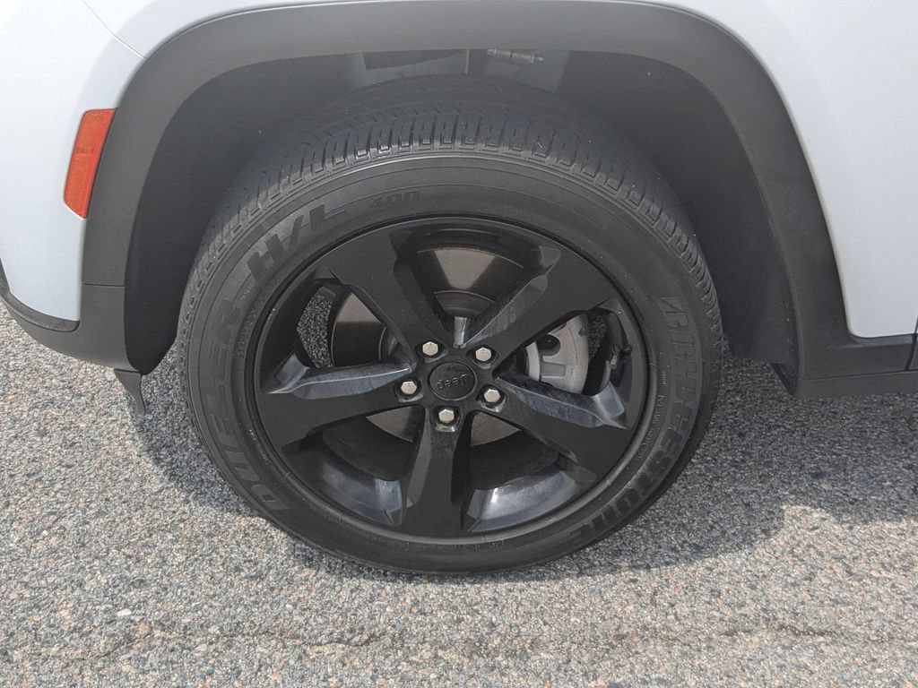 Certified 2023 Jeep Grand Cherokee L Laredo AWD/4WD image 9