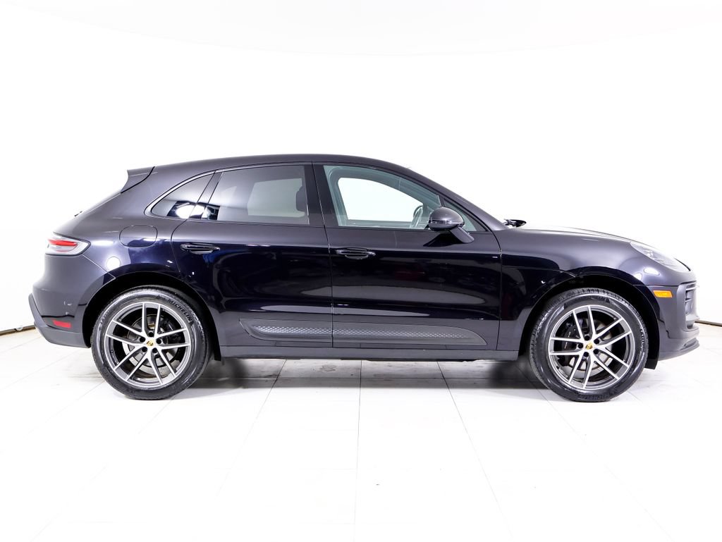Certified 2023 Porsche Macan AWD/4WD image 30