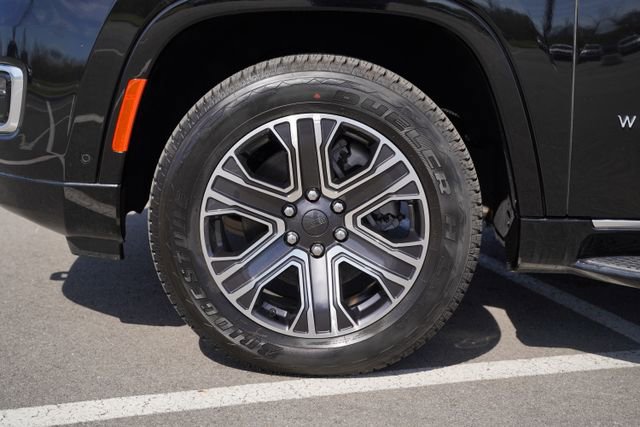 Used 2024 Jeep Wagoneer 4WD w/ Premium Group I image 11