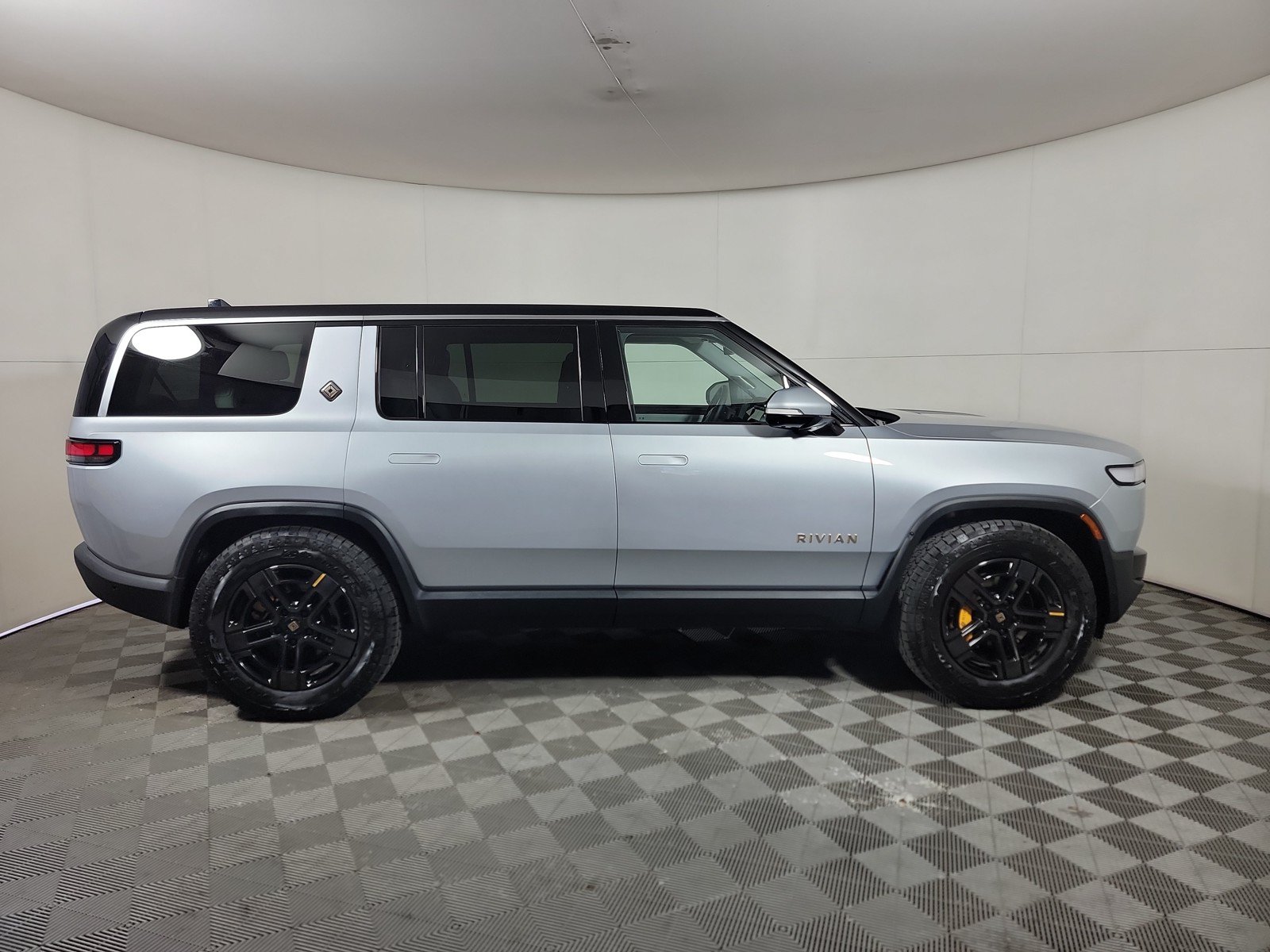 Used 2023 Rivian R1S Adventure AWD/4WD image 6