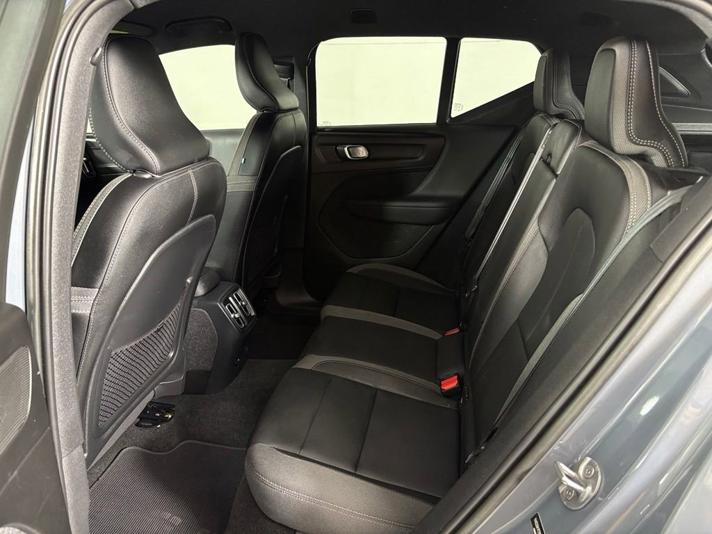 Used 2023 Volvo XC40 Recharge Core AWD/4WD image 35