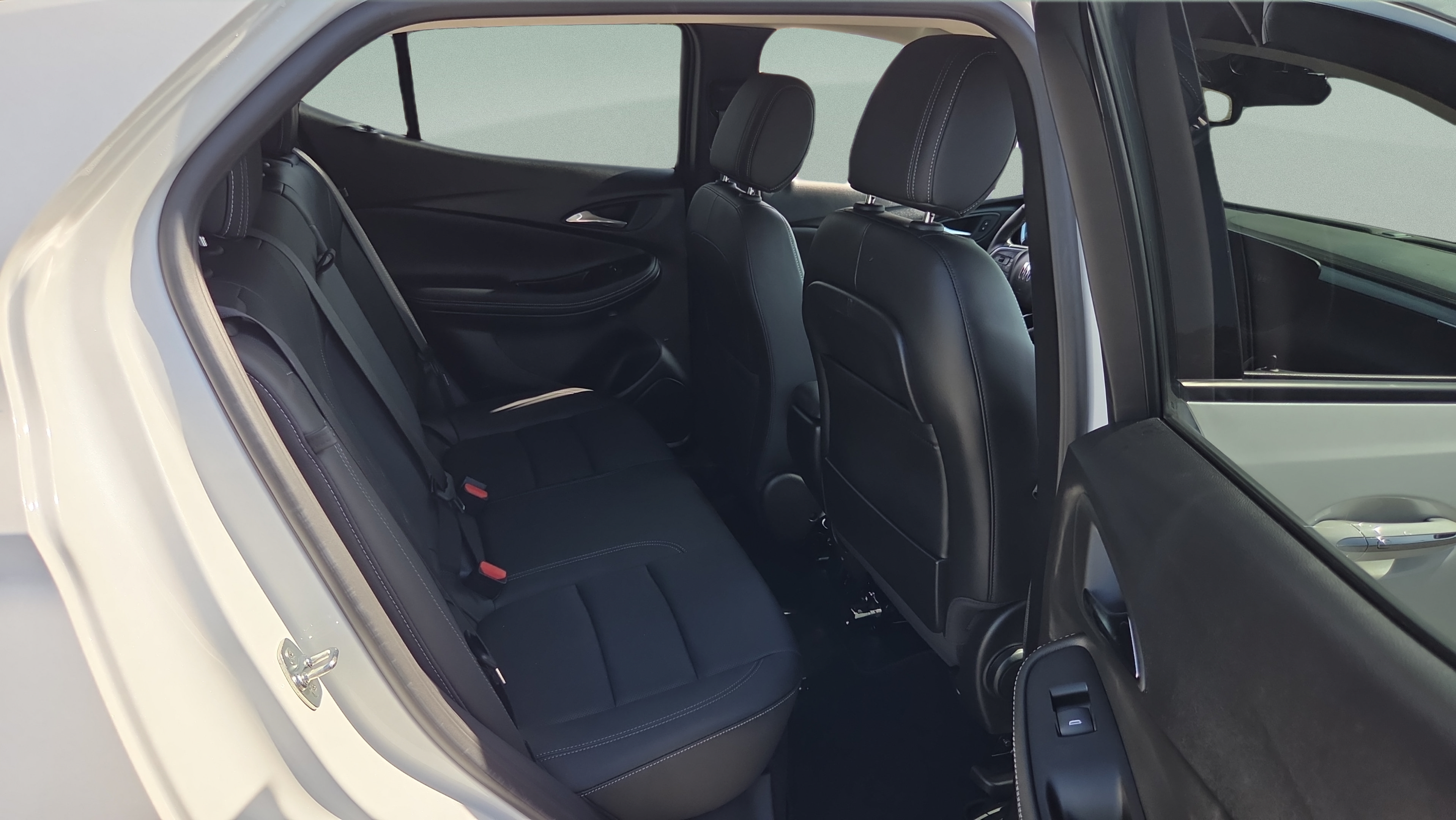 Certified 2024 Buick Encore GX Avenir w/ Avenir Convenience Package FWD image 18