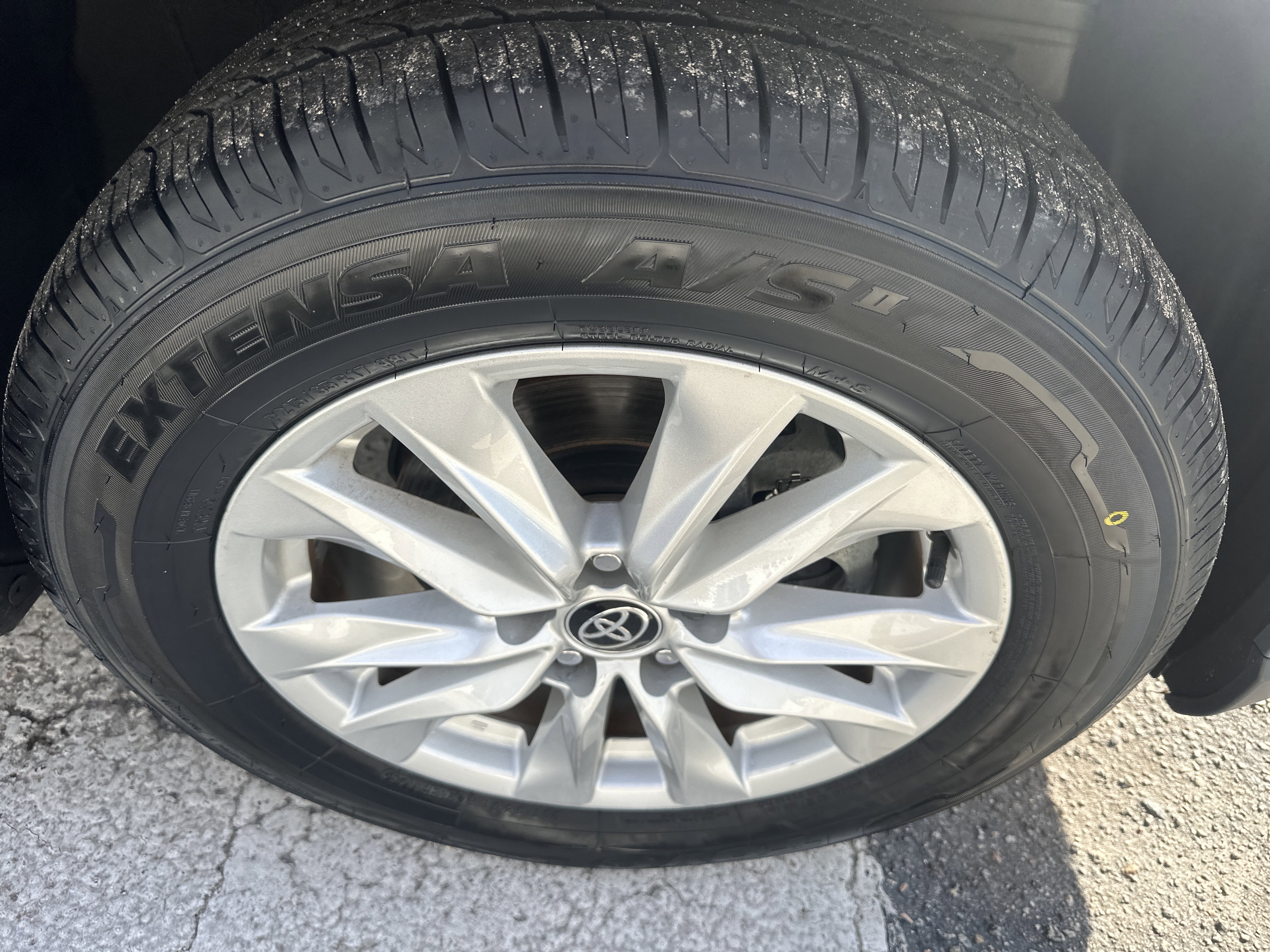 Used 2022 Toyota Corolla Cross LE image 6