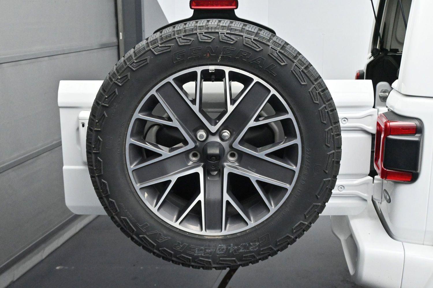 Used 2024 Jeep Wrangler High Altitude AWD/4WD image 38