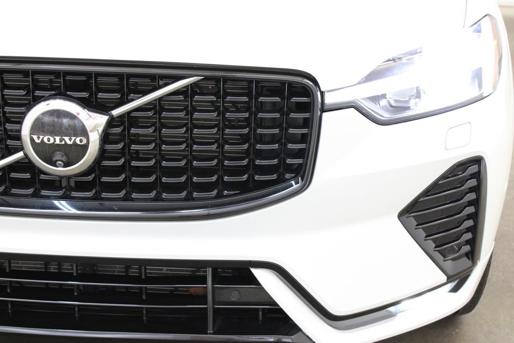 Used 2024 Volvo XC60 B5 Plus w/ Protection Package Premier AWD/4WD image 8