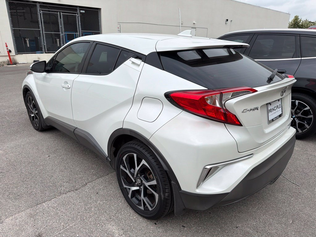 Used 2018 Toyota C-HR XLE FWD image 3