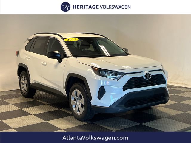 Used 2021 Toyota RAV4 LE image 1