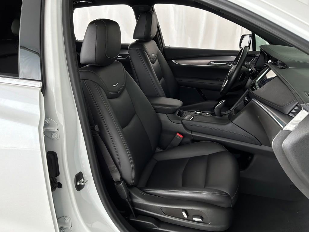 Used 2022 Cadillac XT5 Luxury w/ LPO, Floor Liner Package AWD/4WD image 28