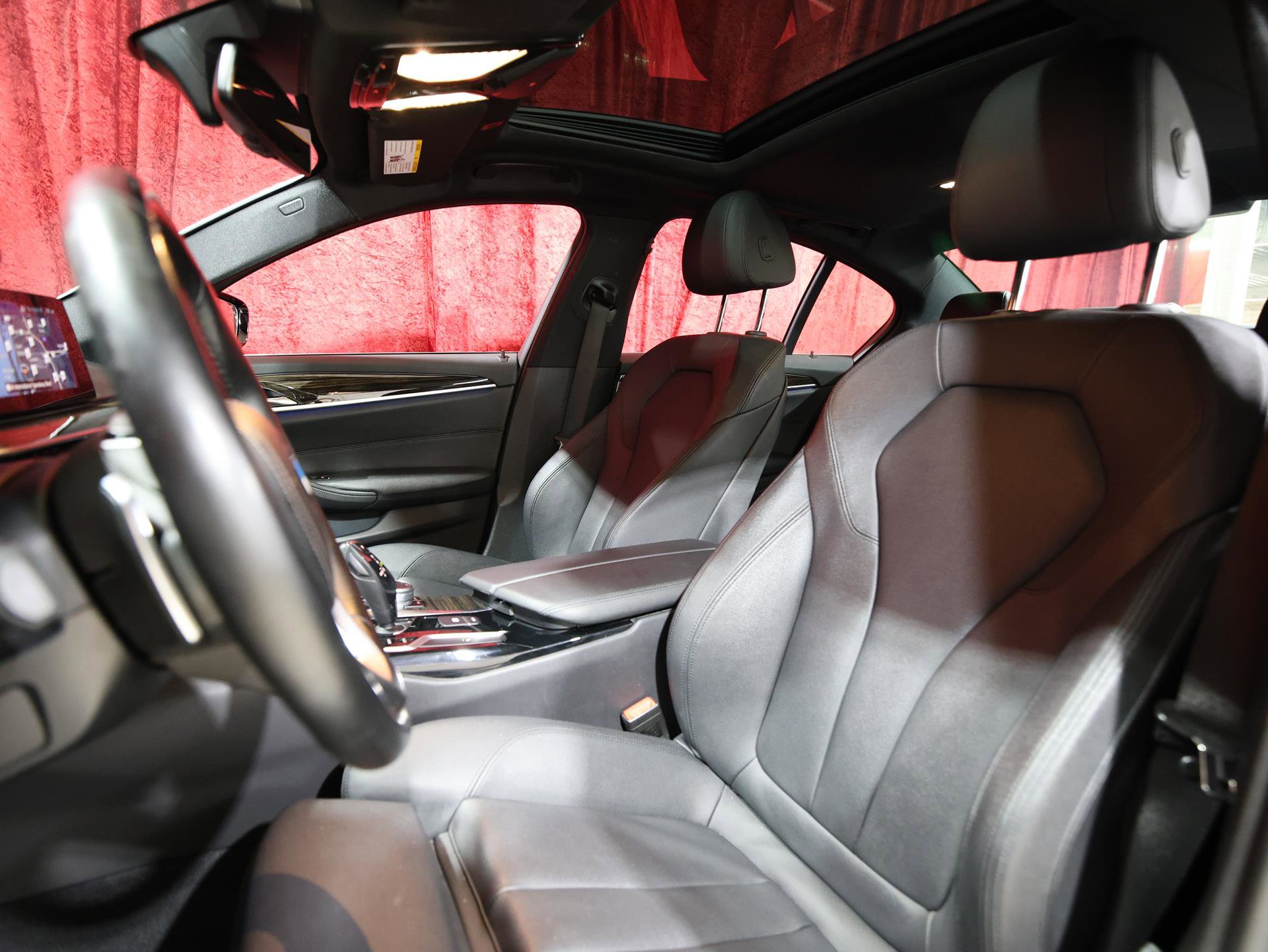 Used 2018 BMW 530i xDrive image 13