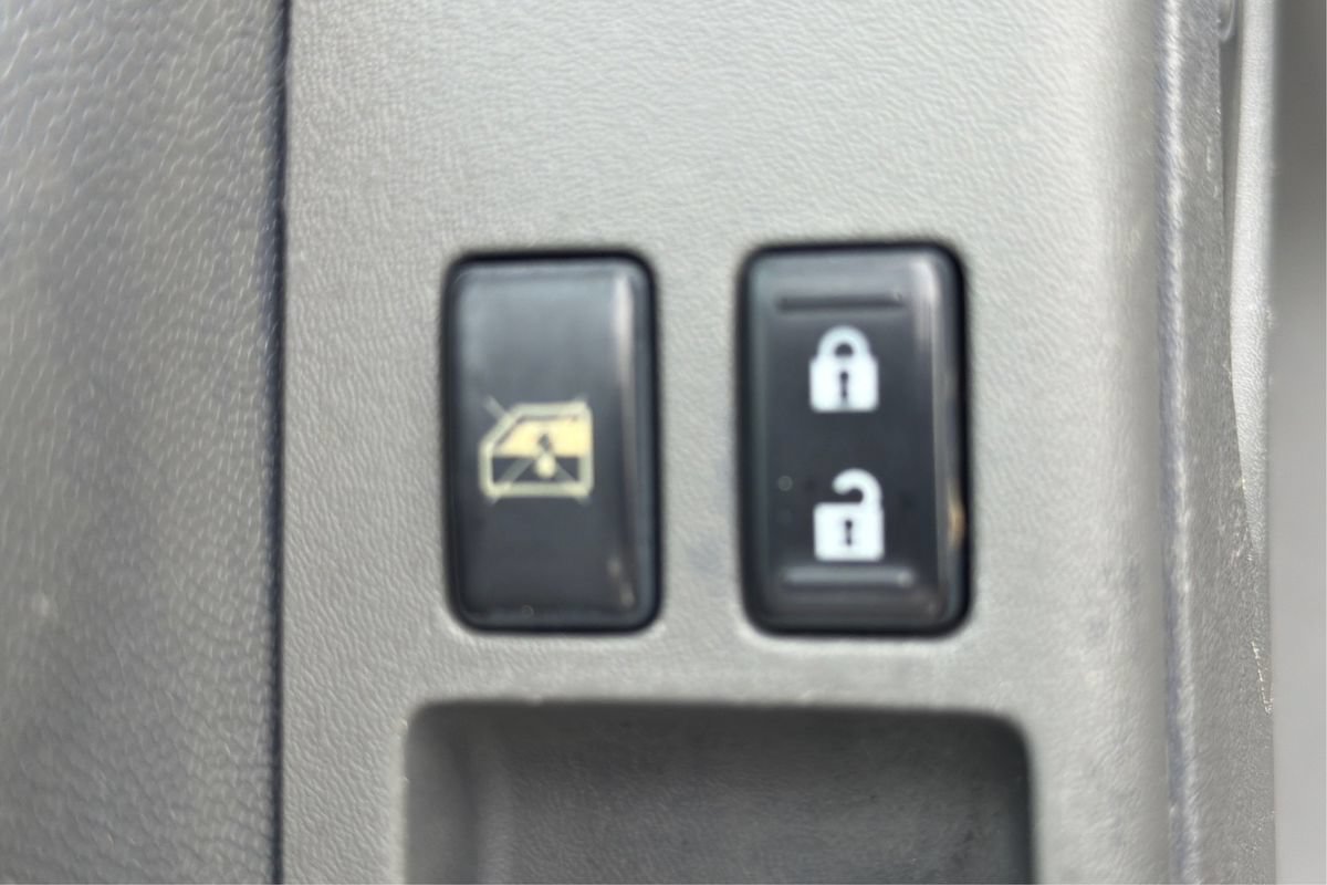 Used 2018 Nissan Frontier SV RWD image 34