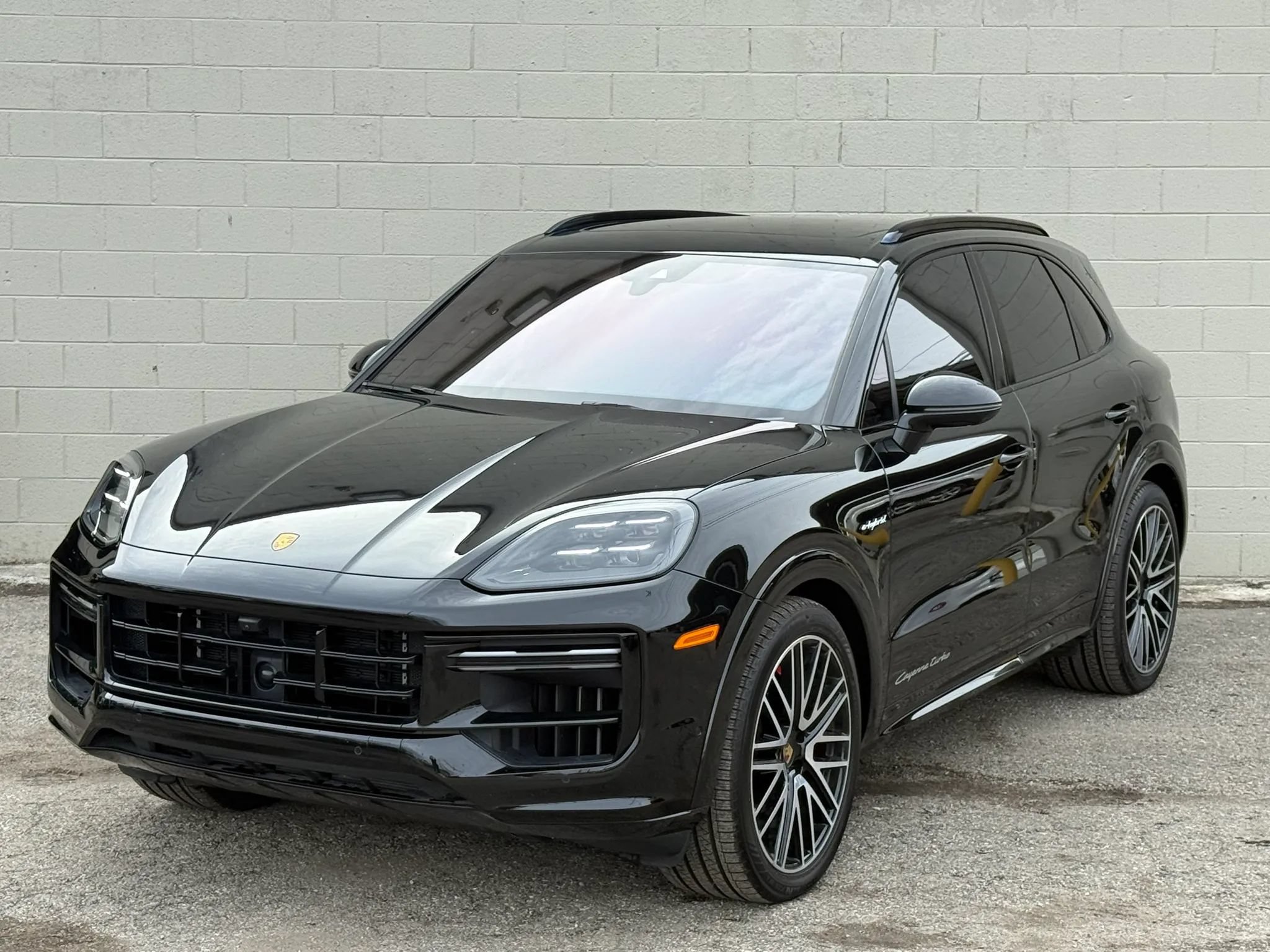 Used 2024 Porsche Cayenne Turbo AWD/4WD image 3