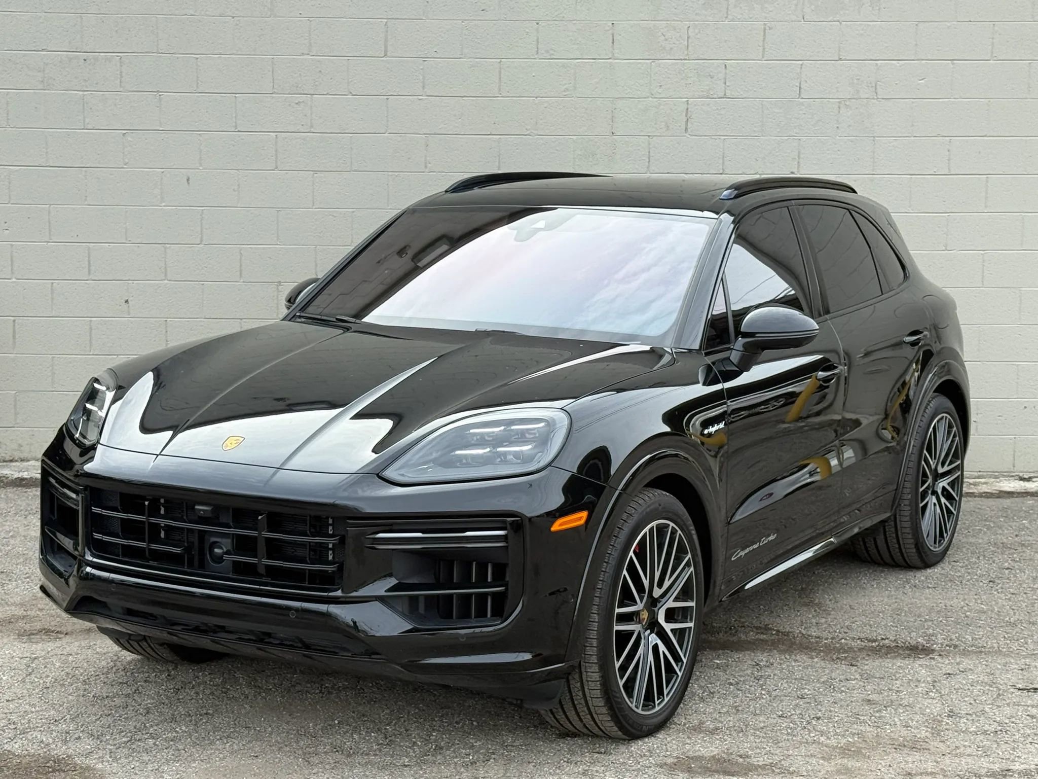 Used 2024 Porsche Cayenne Turbo image 3