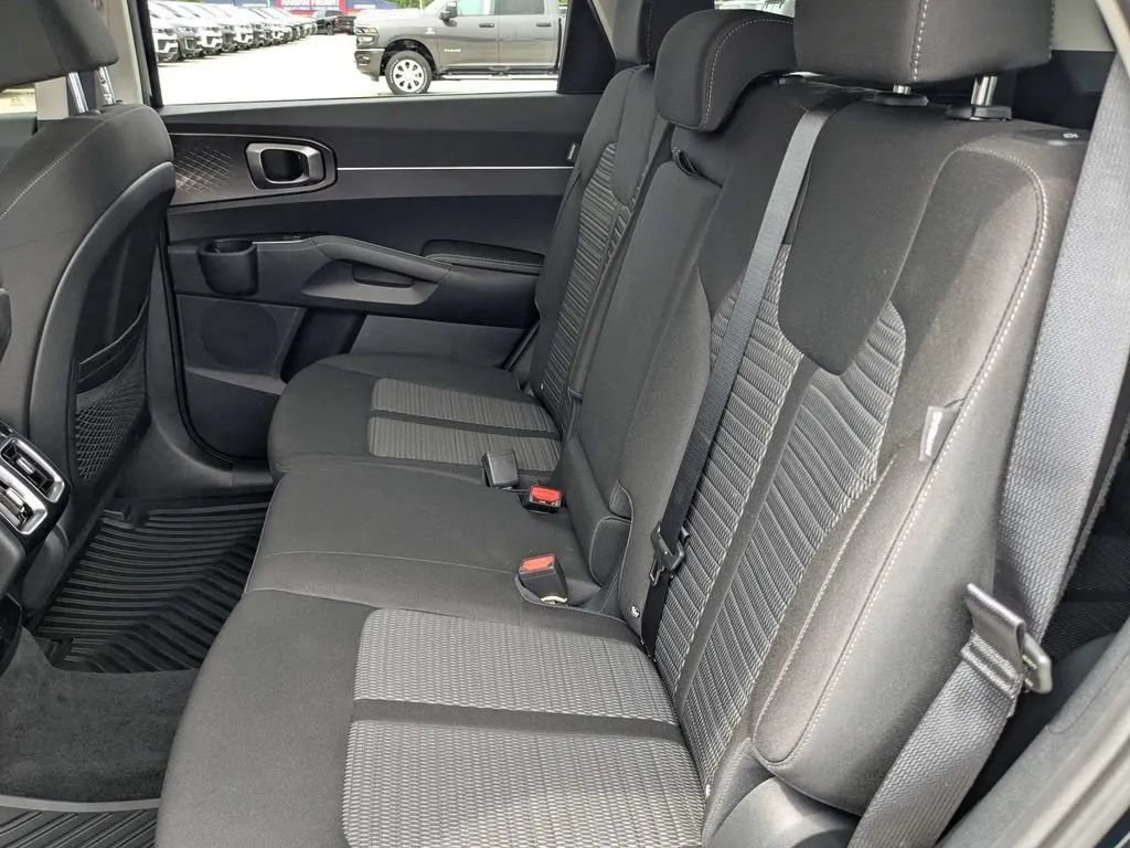 Used 2026 Kia Sorento LX FWD image 16