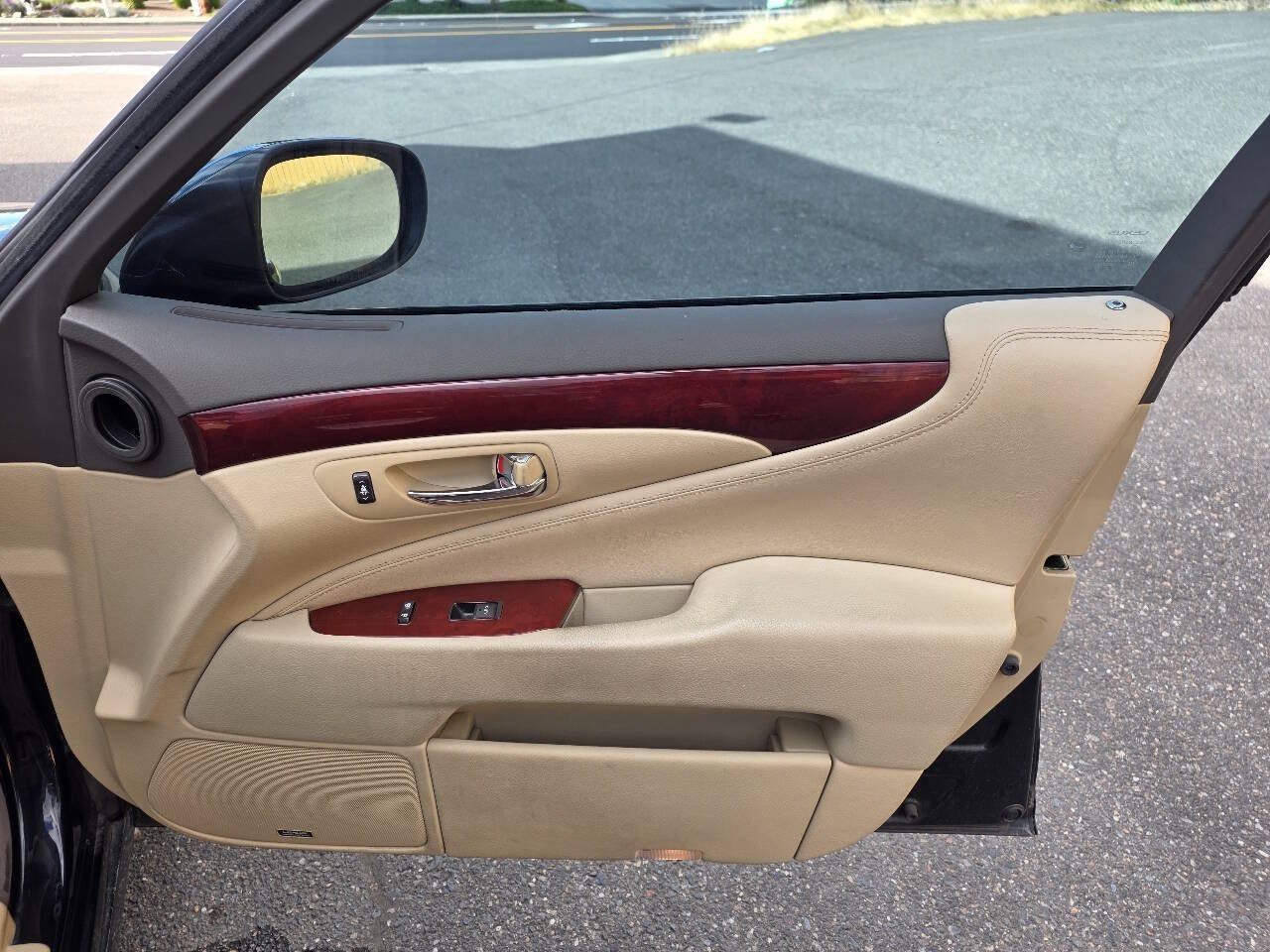 Used 2008 Lexus LS 460 w/ Comfort Pkg RWD image 23