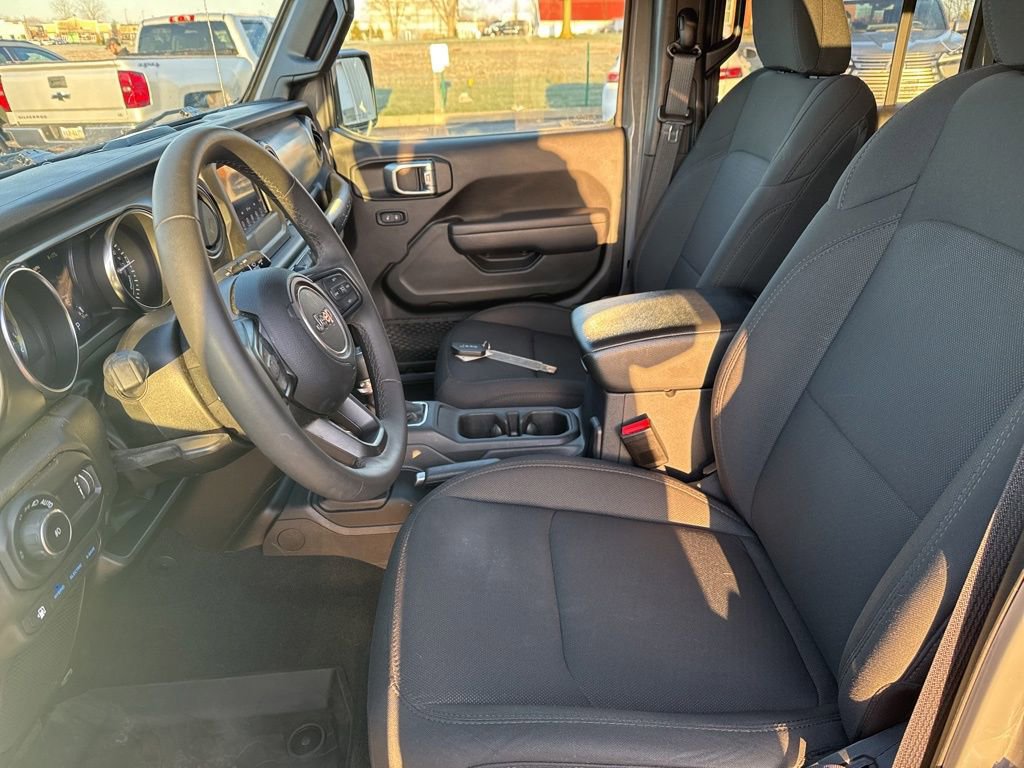 Used 2023 Jeep Wrangler Unlimited w/ Convenience Group image 29