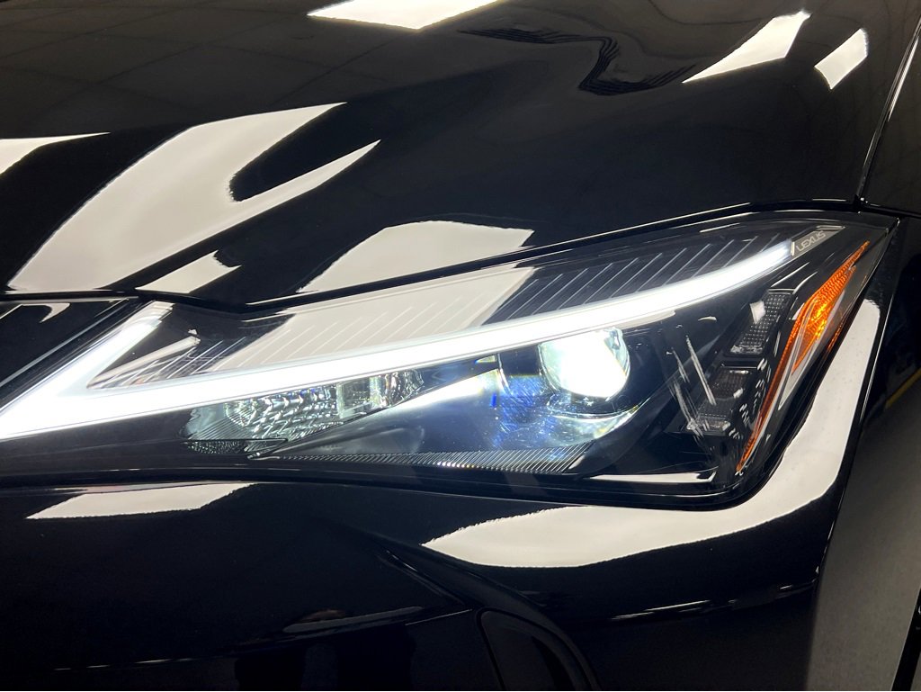 New 2025 Lexus UX 300h AWD image 9