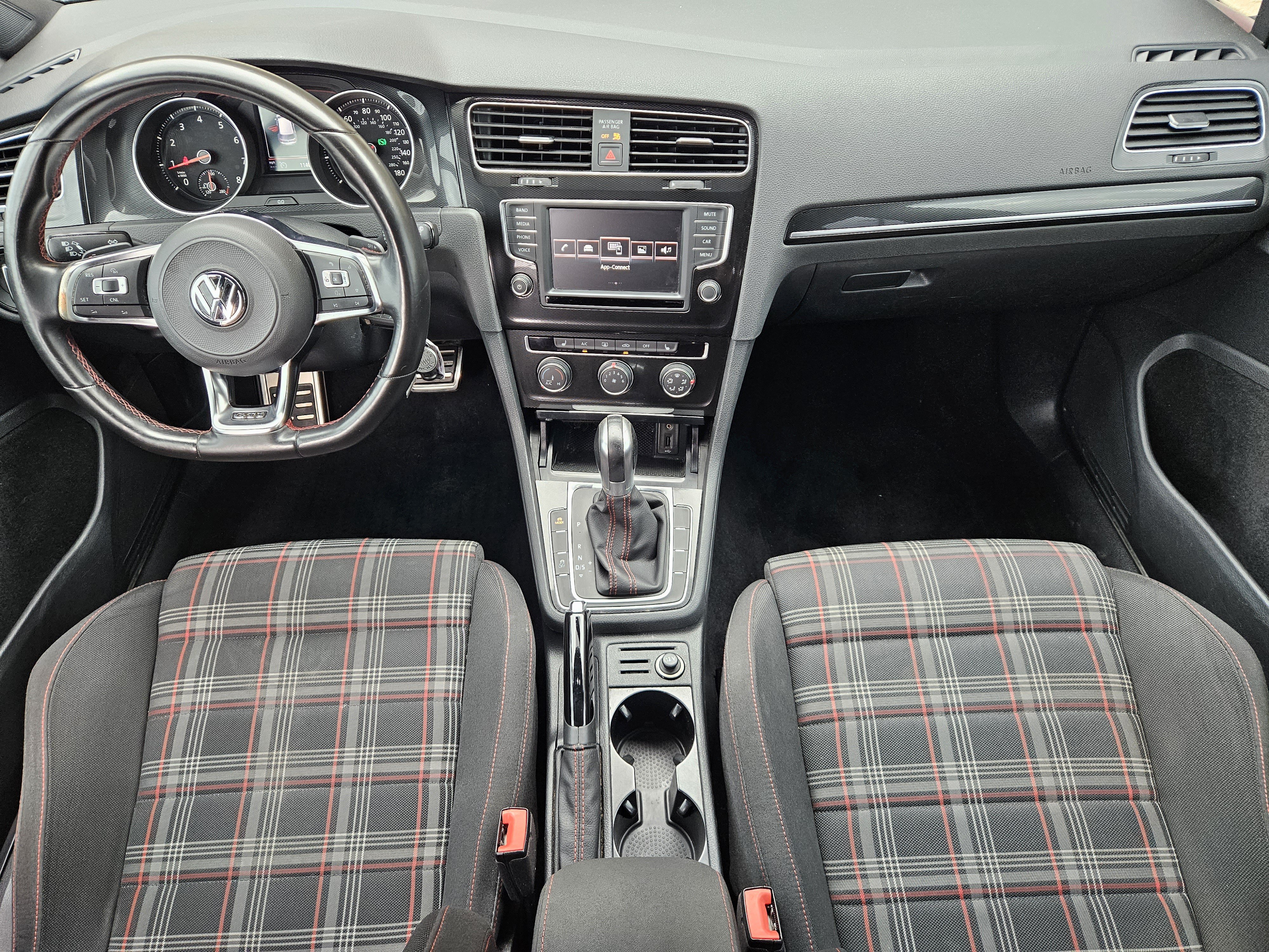 Used 2017 Volkswagen Golf 4-Door FWD image 27