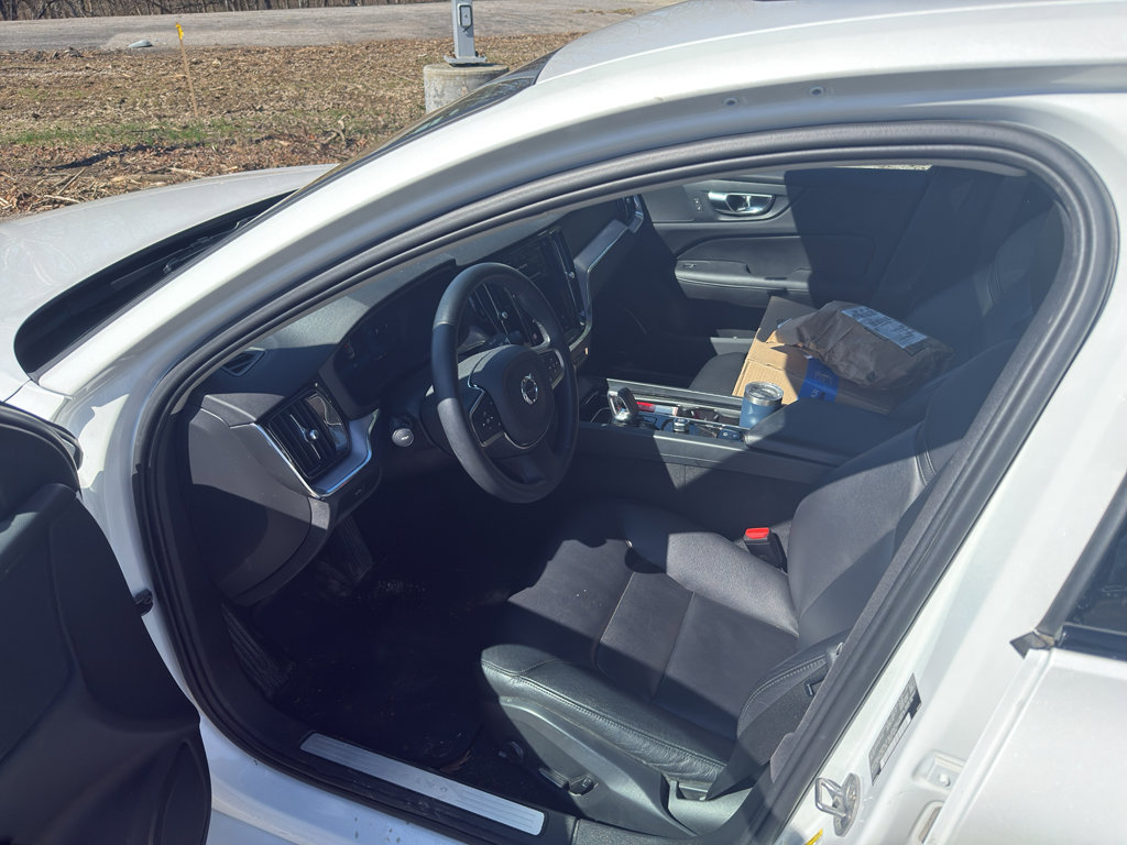 Used 2024 Volvo S60 B5 Core image 4