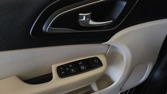 Used 2015 Chrysler 200 Limited w/ Convenience Group FWD image 21