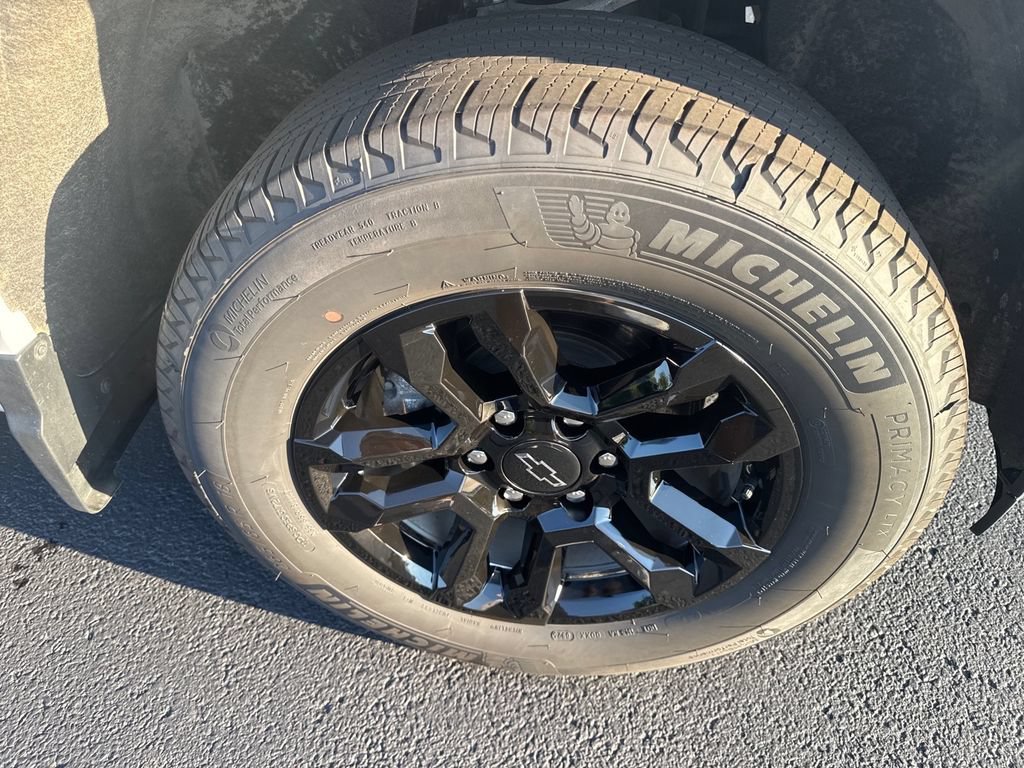 Used 2025 Chevrolet Silverado 1500 RST AWD/4WD image 12