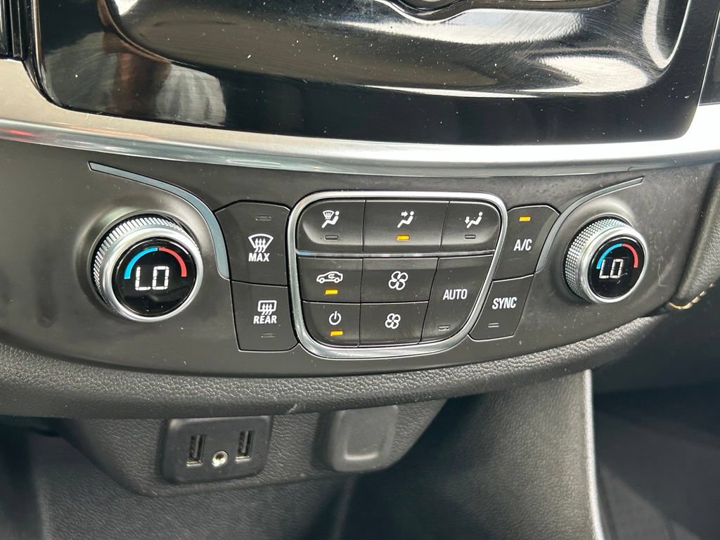 Used 2021 Chevrolet Traverse LS FWD image 24
