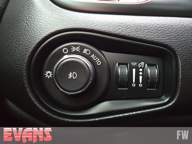 Used 2023 Jeep Renegade Latitude w/ Sun/Sound Group image 18