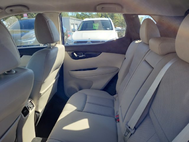 Used 2022 Nissan Rogue Sport SL FWD image 13