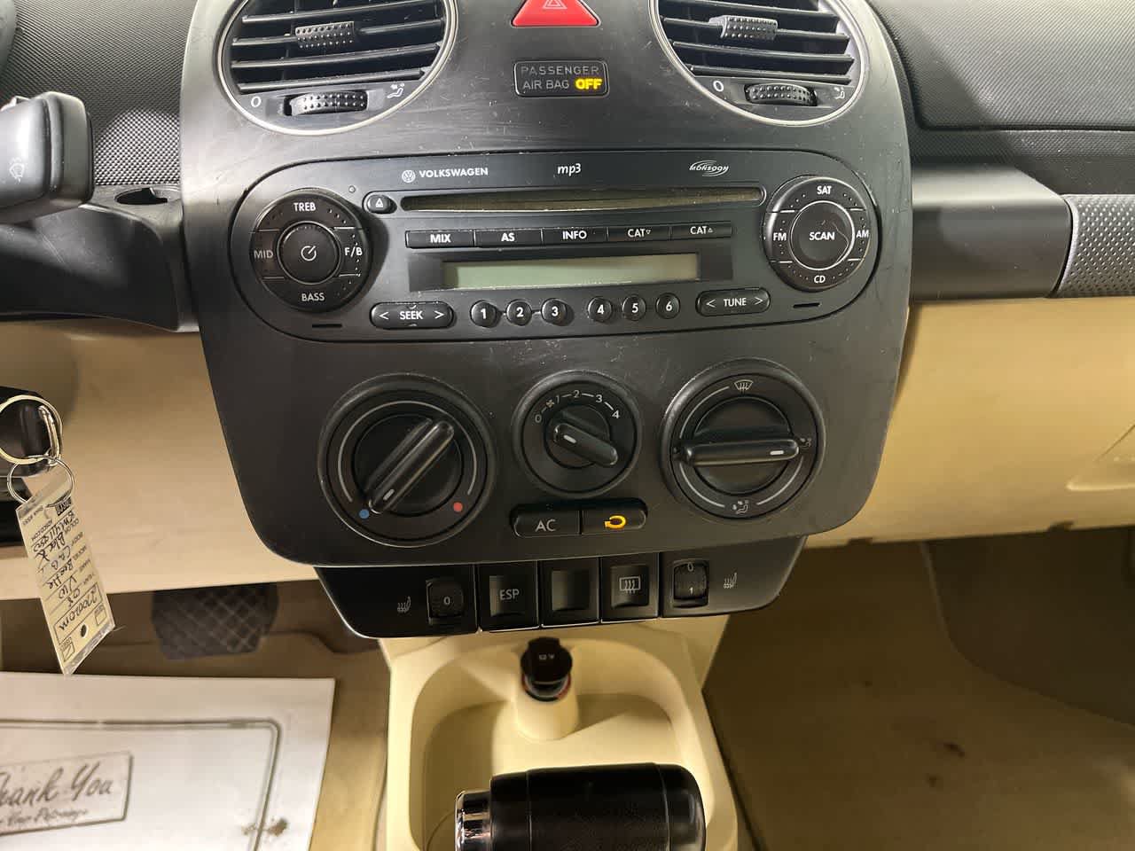 Used 2008 Volkswagen Beetle SE FWD image 18