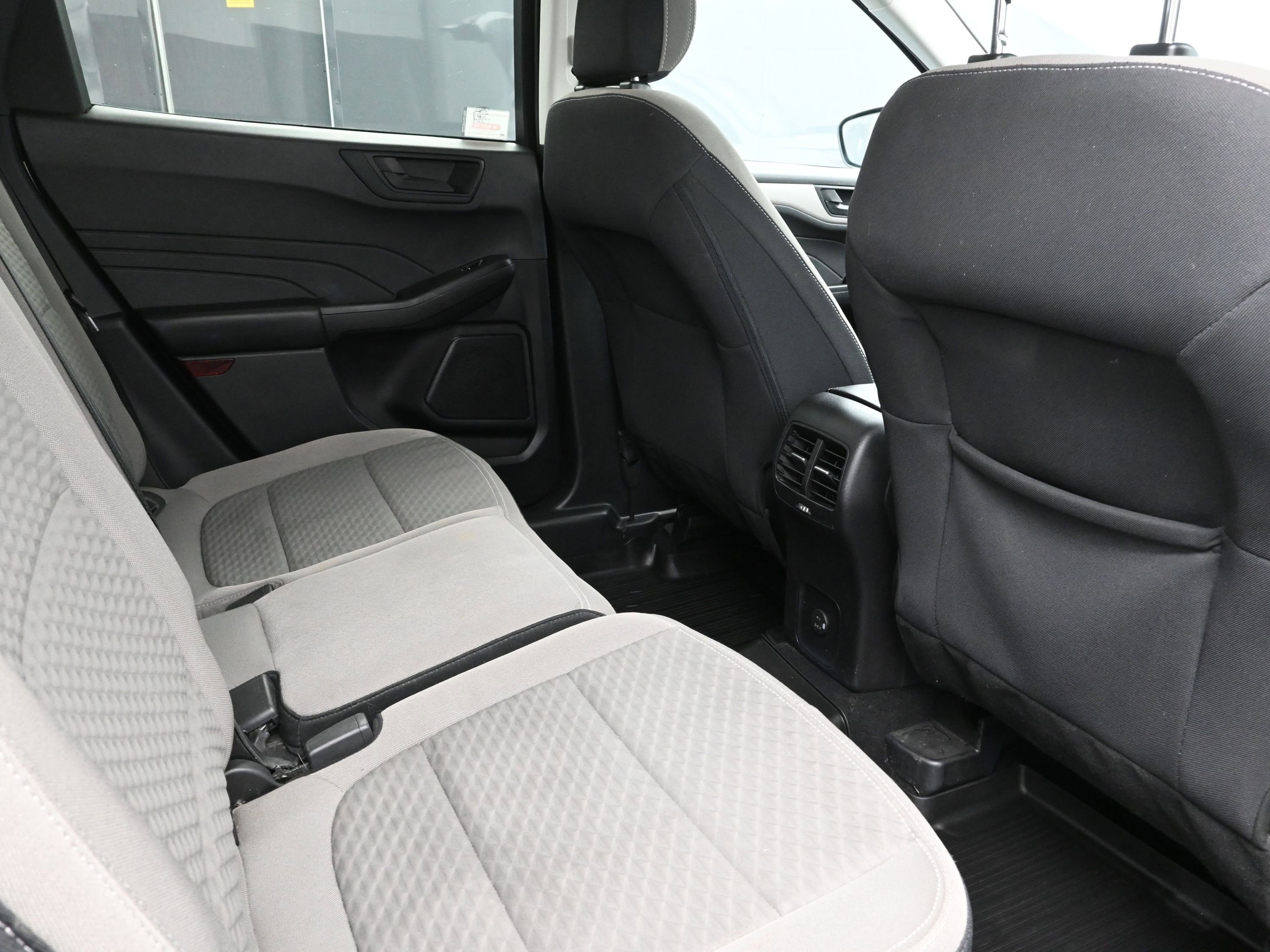 Used 2022 Ford Escape SE w/ SE Sport Appearance Package image 23