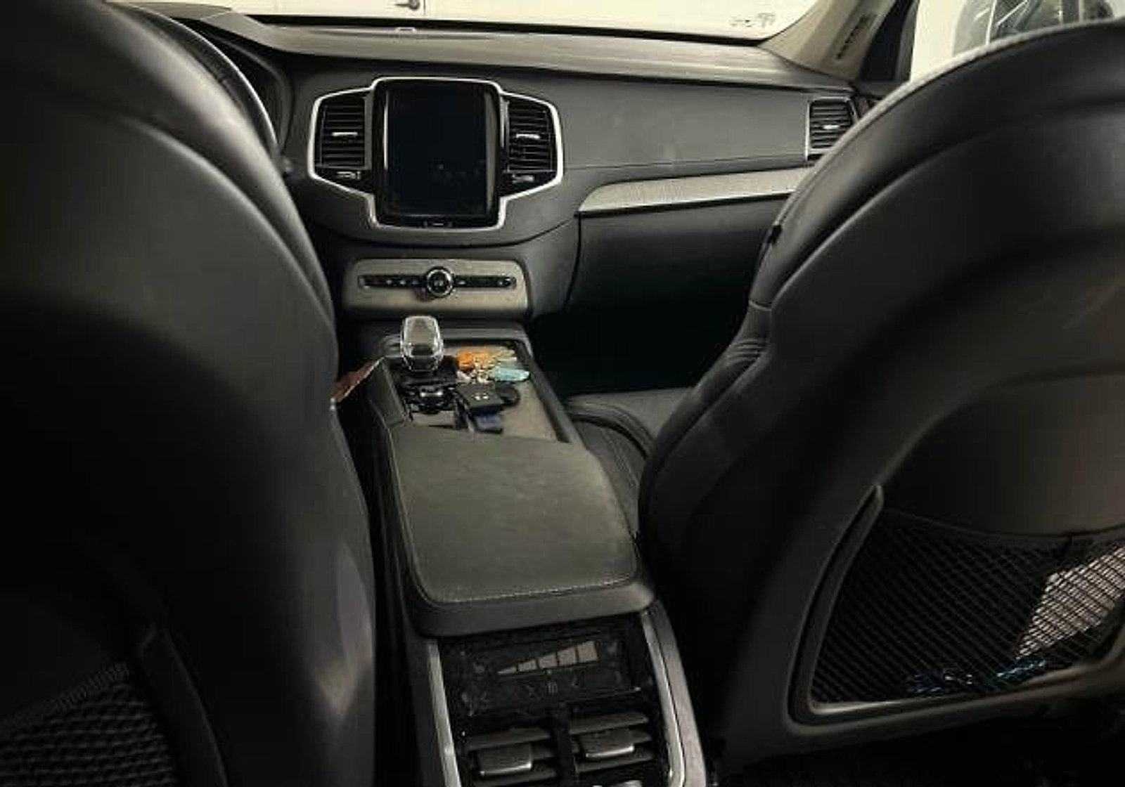 Certified 2024 Volvo XC90 B6 Ultimate w/ Protection Package Premier image 9