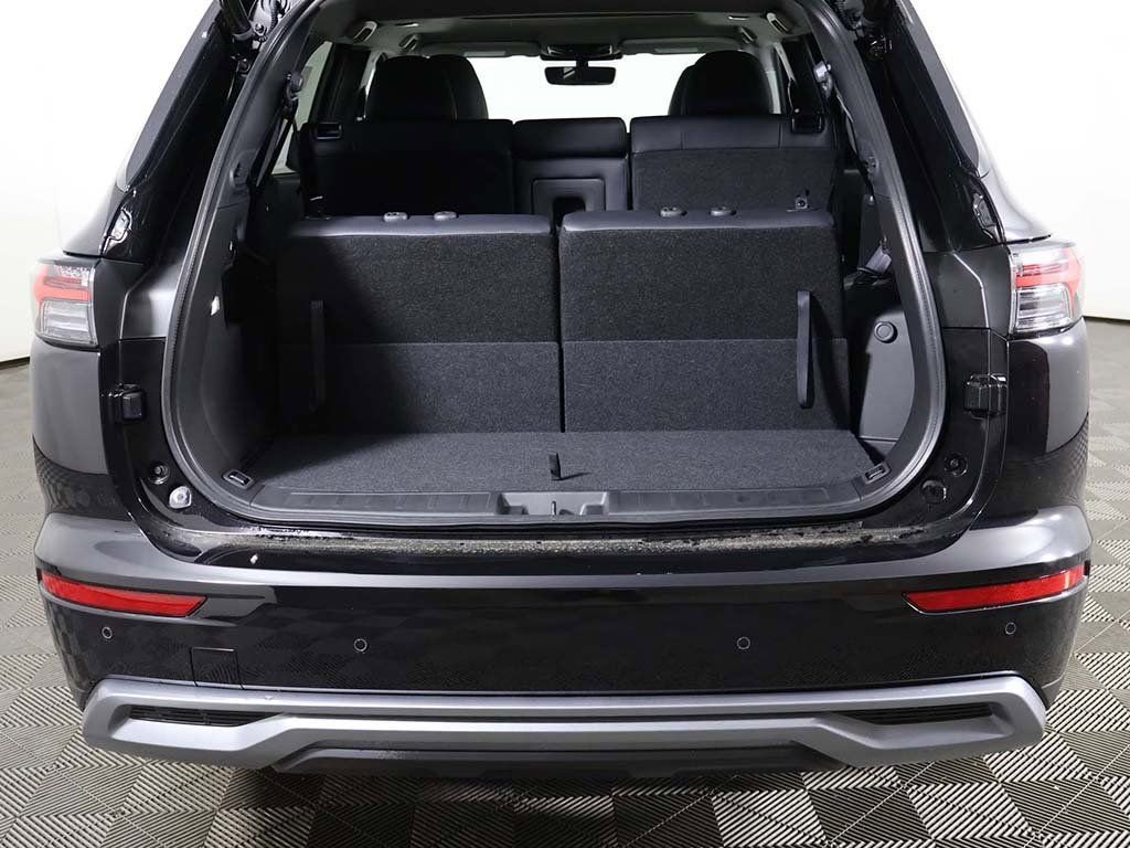 New 2025 Mitsubishi Outlander SE FWD image 18