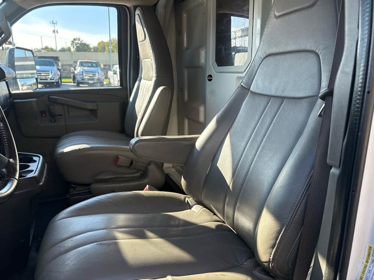 Used 2020 Chevrolet Express 3500 w/ Power Convenience Package RWD image 14