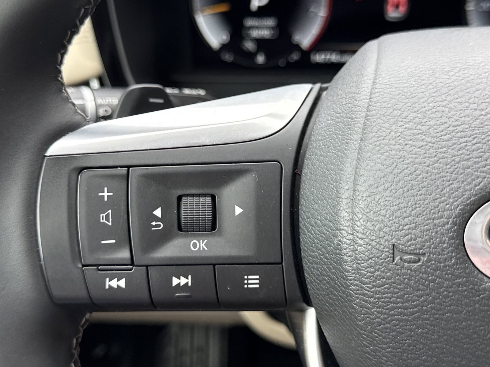 Used 2025 INFINITI QX60 Sensory image 25