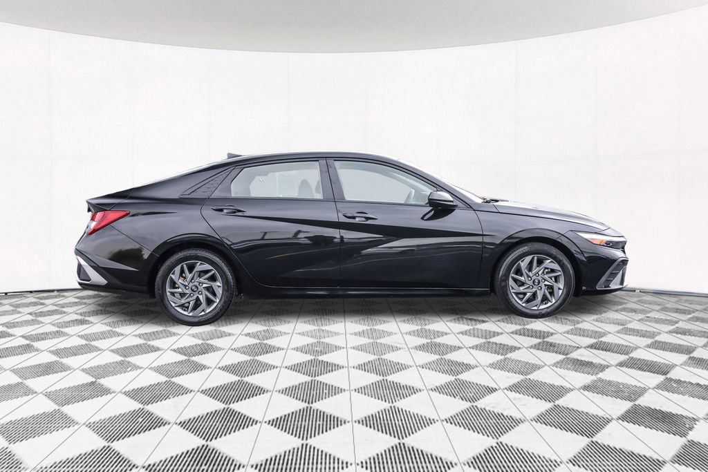 Used 2024 Hyundai Elantra SEL FWD image 11