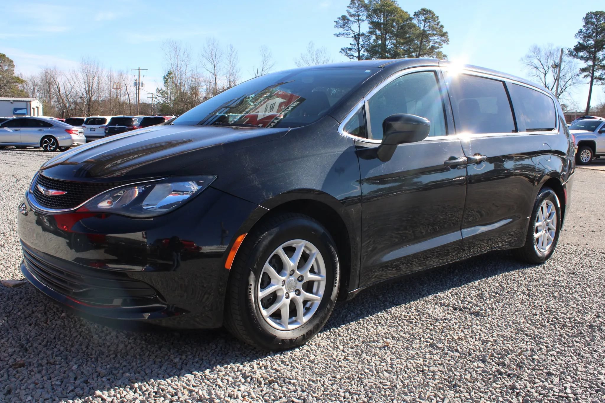 Used 2017 Chrysler Pacifica LX FWD image 3