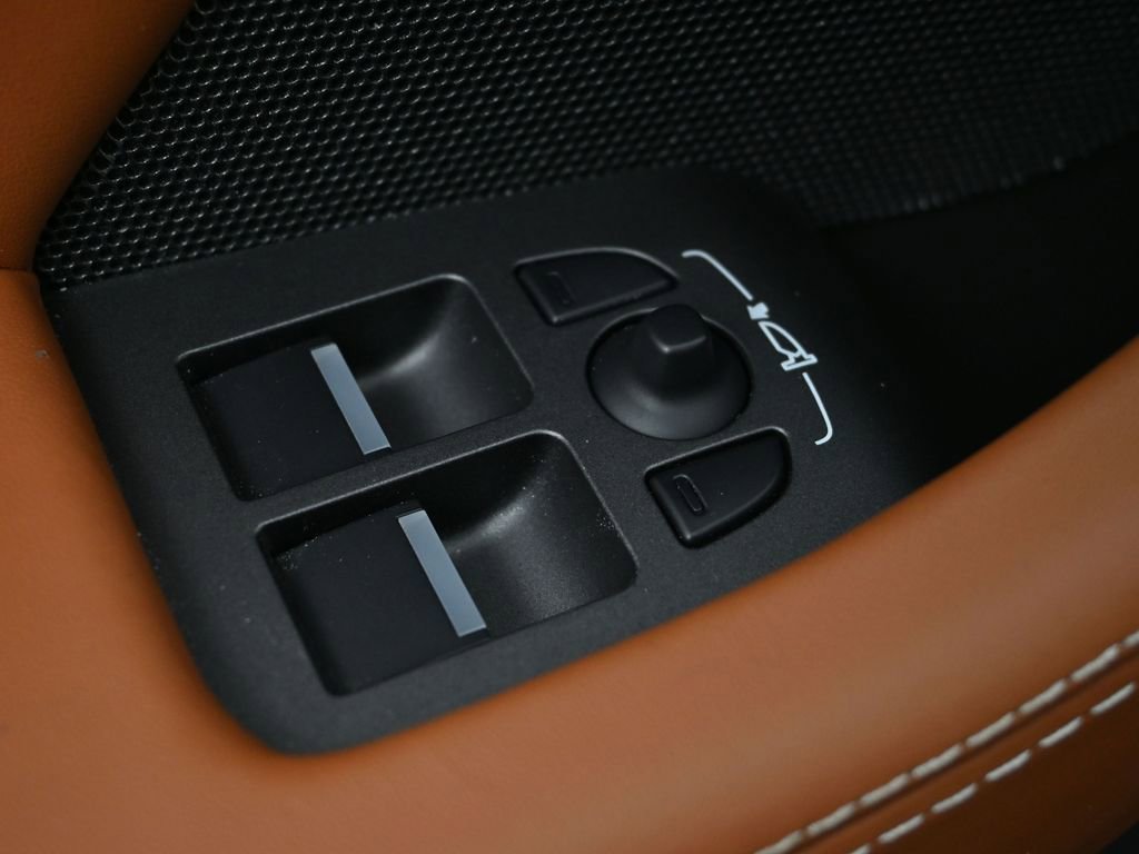 Used 2024 Jaguar F-TYPE R image 15