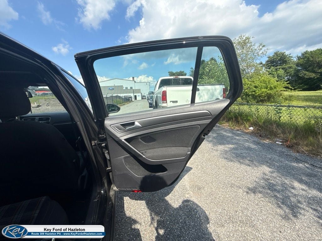 Used 2018 Volkswagen GTI SE FWD image 32
