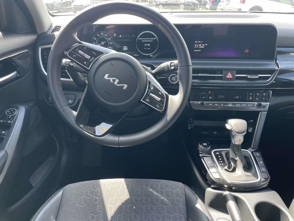Used 2025 Kia Seltos X-Line AWD/4WD image 26
